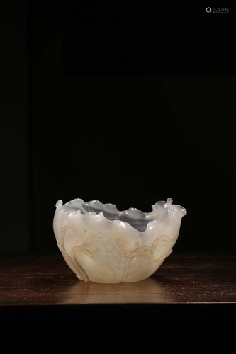 A CARVED AGATE 'LOTUS' WASHER.QING PERIOD 清