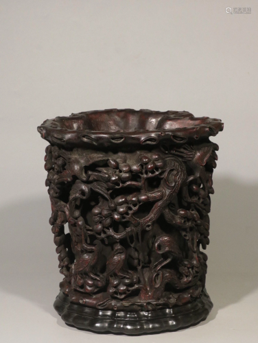 A CARVED AGALLOCH BRUSHPOT.BITONG 旧藏