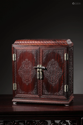 A CARVED ZITAN CABINET 创汇 紫