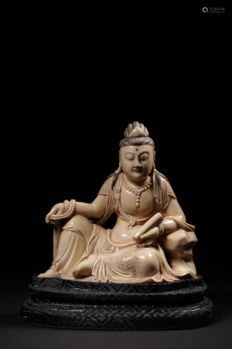 A CARVED SOAPSTONE GUANYIN.QING PERIOD 清