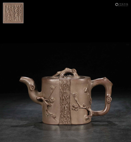 A YIXING TEAPOT AND COVER. 旧藏.“