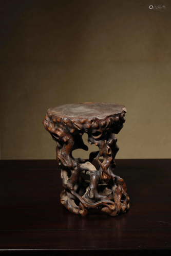 A CARVED WOOD STAND 随形根雕