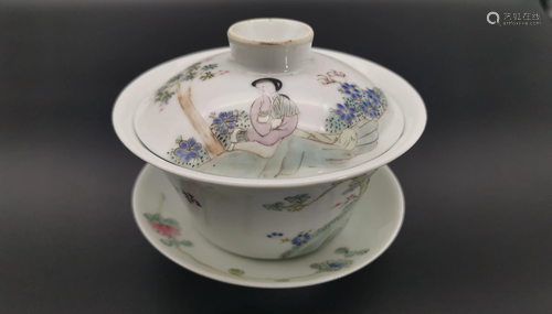 A FAMILLE-ROSE CUP AND COVER.QING PERIOD 清