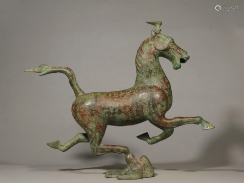 AN ARCHAIC BRONZE HORSE 旧藏.马