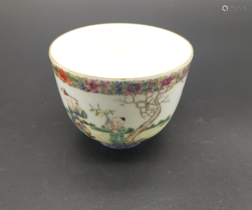 A FAMILLE-ROSE CUP.QING PERIOD 清五子