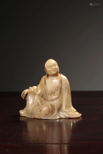 A CARVED SOAPSTONE LUOHAN 清 寿山