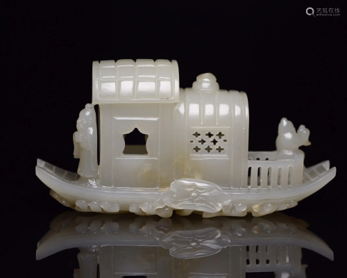 A CARVED WHITE JADE BOAT.QING PERIOD 清 和