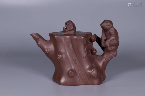 A YIXING TEAPOT AND COVER 金鼎世