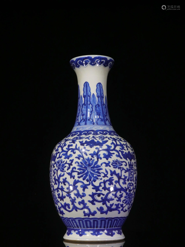 A BLUE AND WHITE VASE.REPUBLIC PERIOD 民国