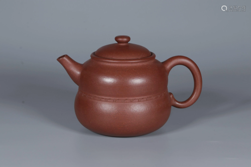 A YIXING TEAPOT AND COVER 吕韩玲