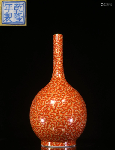 A RED-GLAZED BOTTLE VASE.MARK OF QIANLONG 民