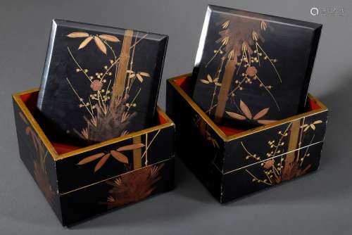 Paar schwarze japanische Lack Stapelboxen mit Goldmalerei 