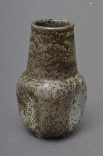 Jugendstil Keramik Vase mit Lüsterdekor auf dreifach eingedrücktem Korpus mit k