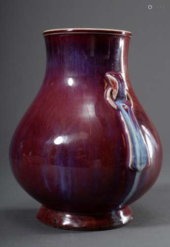 Chinesische Zun Vase mit Flambé Glasur und seitlichen Henkeln mit Draperien, am