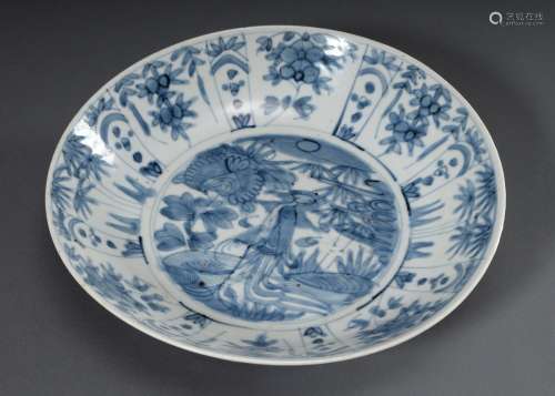 Großer chinesischer Swatow Porzellan Teller mit Blaumalerei Dekor „Phoenix bei