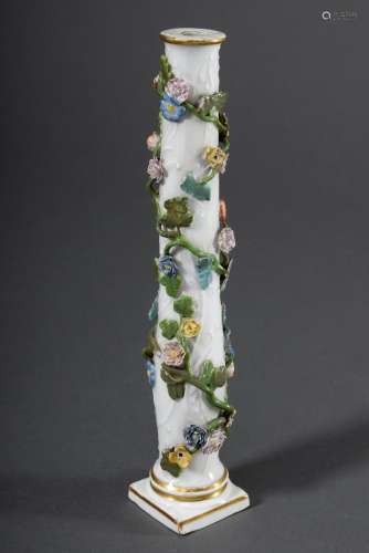 Kleines Meissen Säulenfragment mit Rocaillerelief und plastischer Blütenranke,