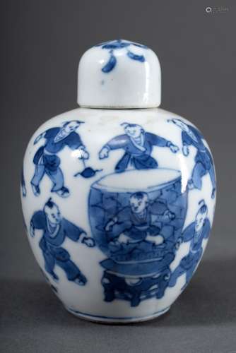 Chinesischer Miniatur Porzellan Ingwertopf mit Blaumalereidekor „Spielende Knab