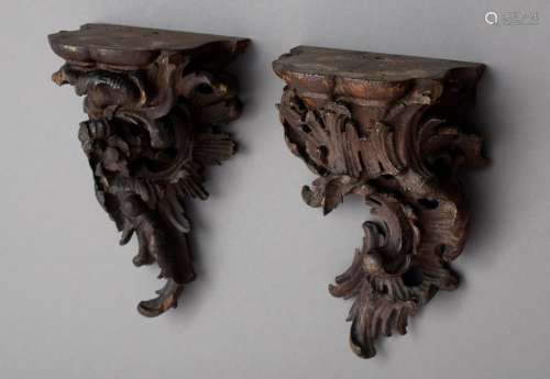 Paar Rokoko Konsolen, Holz geschnitzt und dunkel gebeizt, Süddeutschland um 175