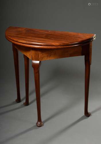 Englischer Mahagoni Spieltisch auf Patfeet, klappbar, um 1800, 70x37/74x76cm