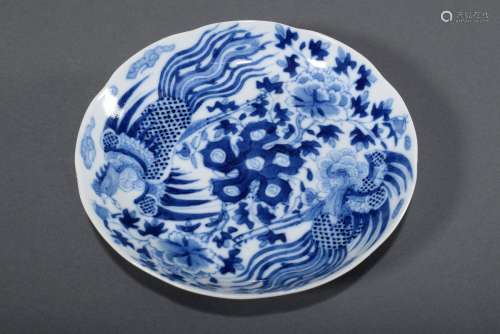Kleiner chinesischer Porzellan Teller mit gewelltem Rand und Blaumalerei Dekor