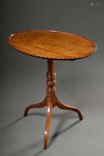 Ovaler Mahagoni Snaptop Table mit gewelltem Rand auf gedrechseltem Fuß, um 1800