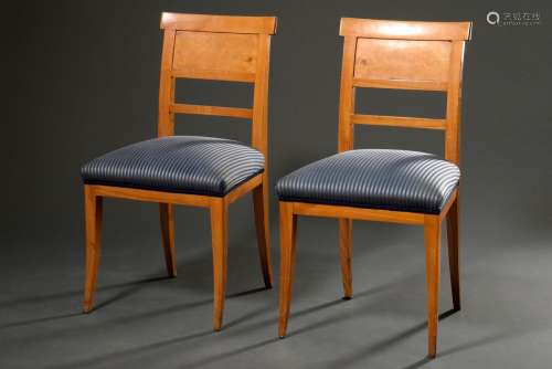 2 Stühle im Biedermeier Stil mit blau gestreiftem Bezug, Obstholz, H. 48/86cm,