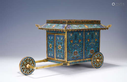 A CHINESE CLOISONNE CARRIAGE TABLE ITEM