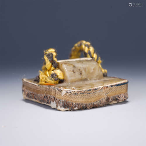 A CHINESE JADE CARVED SQUARE SEAL