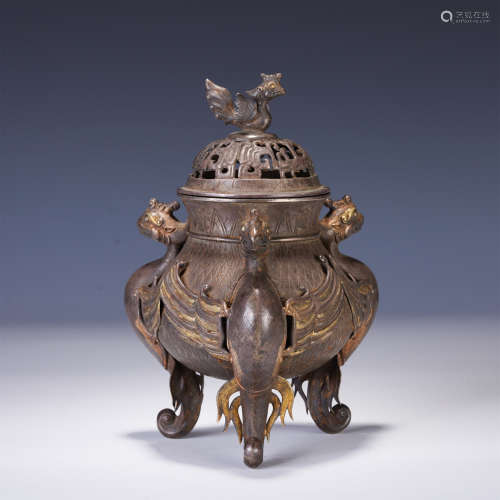 A CHINESE PURE SILVER TRIPLE FOOT INCENSE BURNER