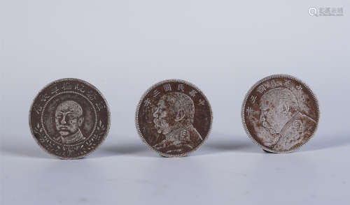 A SET OF CHINESE SILVER CARVING COINS