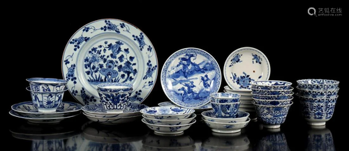 Lot with various Chinese porcelain bowls and saucer