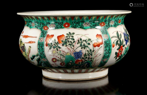 Porcelain bowl with polychrome decoration