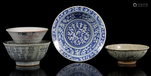 4 Chinese (partial) glazed earthenware bowls