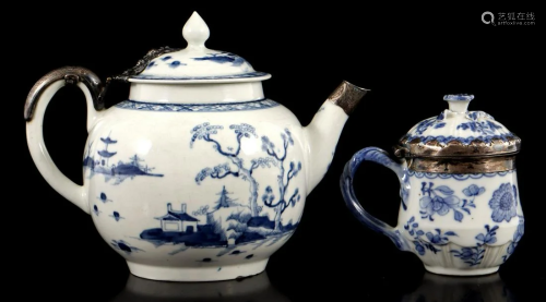 Worcester 18th century porcelain teapot