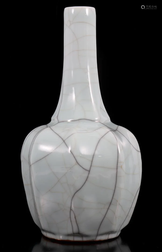 Porcelain vase with green glaze and crackle