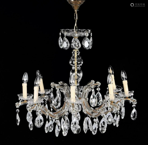Beautiful crystal 8-light chandelier