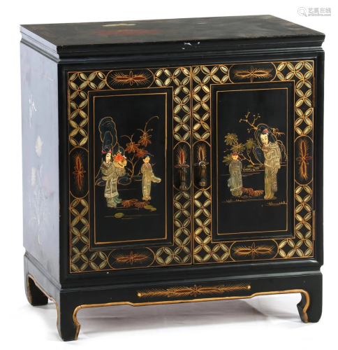 Chinese 2-door lacquer cabinet with 3 drawers