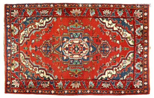 Hand-knotted rug with oriental dÃ©cor