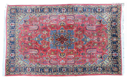 Heriz hand-knotted carpet