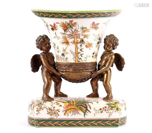 Porcelain fruit bowl, supported by bronze putti