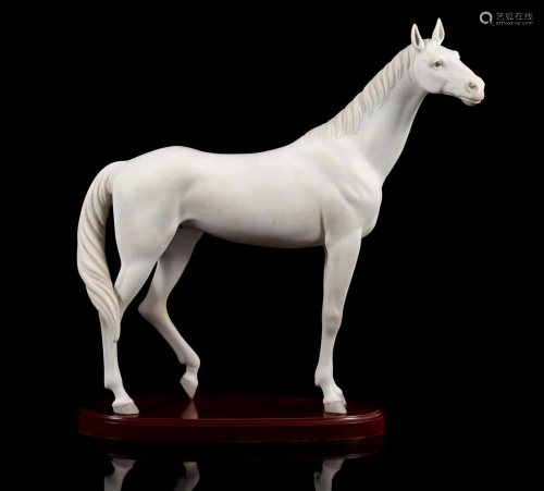 Lladro porcelain statue no. 15340, Thoroughbred Horse