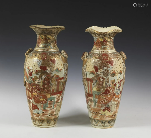 ARTE GIAPPONESE A pair of Satsuma pottery vases Japan,