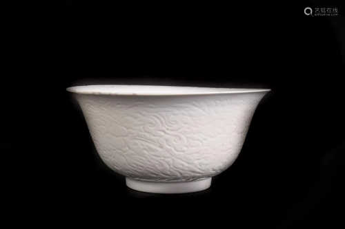 Arte Cinese A white glazed porcelain bowl bearing a