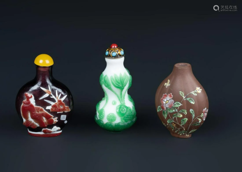 Arte Cinese Three snuff bottlesChina, Qing dynasty,