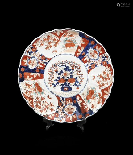 ARTE GIAPPONESE An Imari porcelain dish Japan, 19th