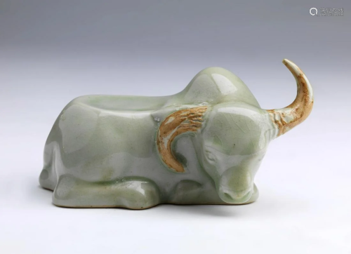 Arte Sud-Est Asiatico An ox shaped celadon porcelain