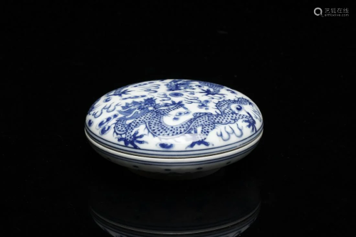 Arte Cinese A round blue and white porcelain box