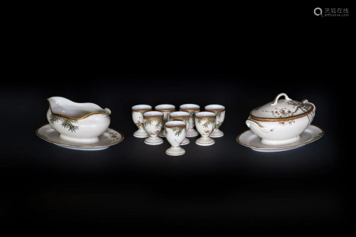 ARTE GIAPPONESE A group of white porcelain tableware