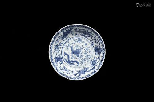 Arte Cinese A blue and white porcelain saucer bearing