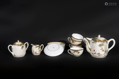 ARTE GIAPPONESE A white porcelain eight cover tea